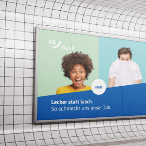 Mockup eines BBBank Posters in Ubahnschacht